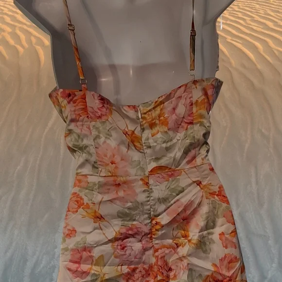 NWT Showpo. Floral Elbereth Mini       Dress ~sz 6 - Picture 5 of 6